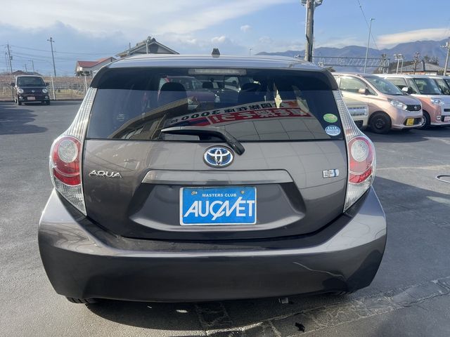 TOYOTA AQUA 2012 Image 31