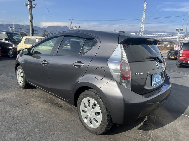 TOYOTA AQUA 2012 Image 31