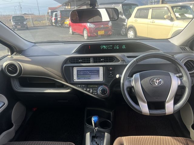 TOYOTA AQUA 2012 Image 31