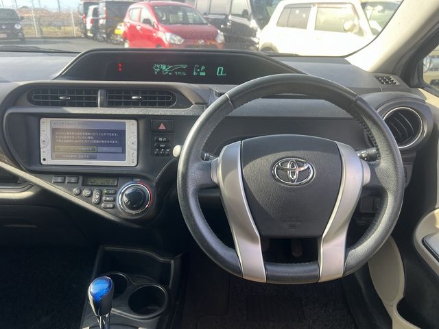 TOYOTA AQUA 2012 Image 31