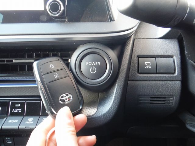 TOYOTA PRIUS 4WD 2023 Image 31