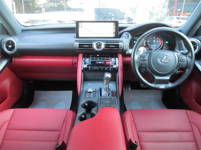 TOYOTA LEXUS IS300H 2021 Image 31