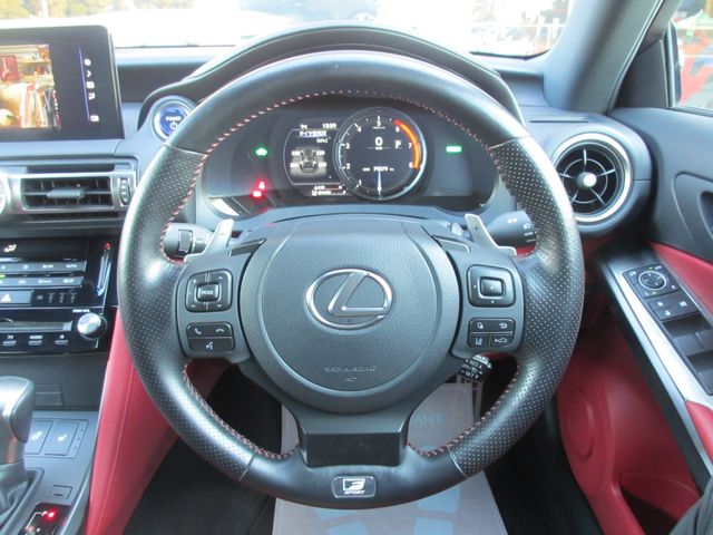 TOYOTA LEXUS IS300H 2021 Image 31