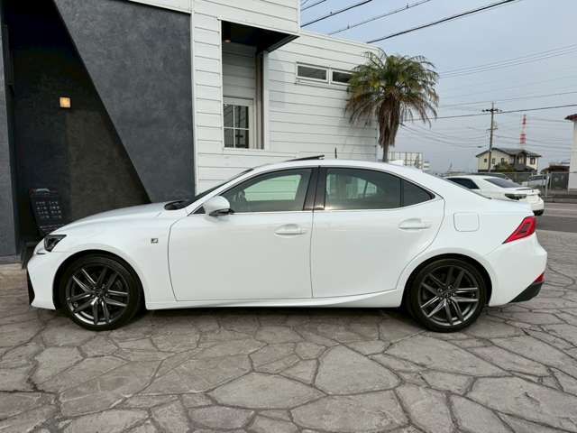 TOYOTA LEXUS IS200T 2018 Image 31