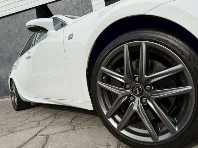 TOYOTA LEXUS IS200T 2018 Image 31