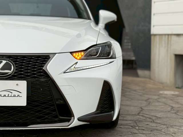 TOYOTA LEXUS IS200T 2018 Image 31