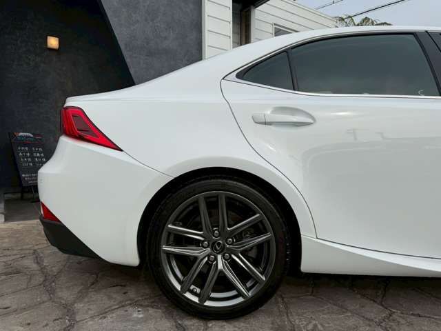 TOYOTA LEXUS IS200T 2018 Image 31