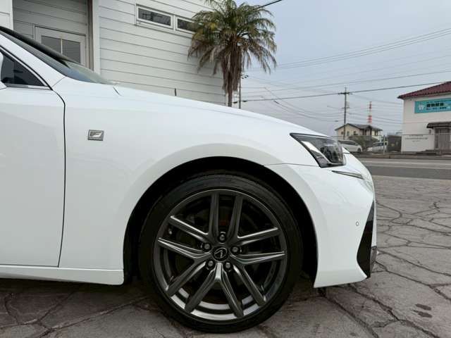 TOYOTA LEXUS IS200T 2018 Image 31