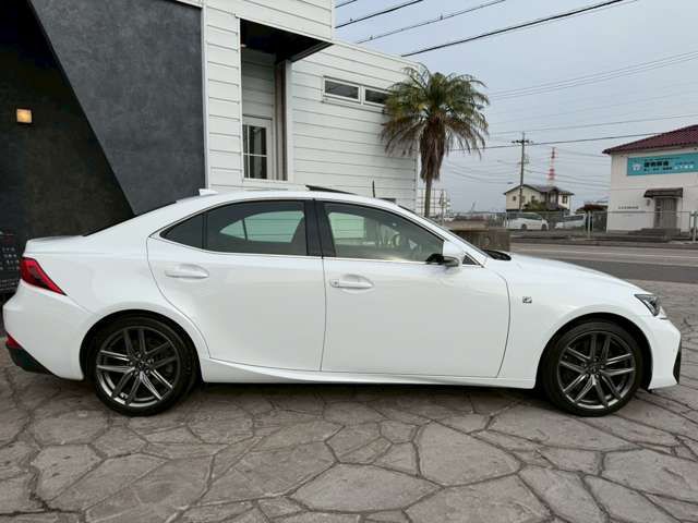 TOYOTA LEXUS IS200T 2018 Image 31