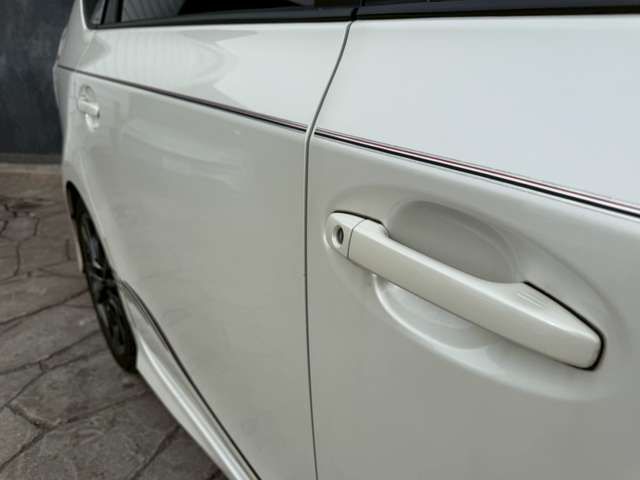 TOYOTA PRIUS ALPHA 2015 Image 31