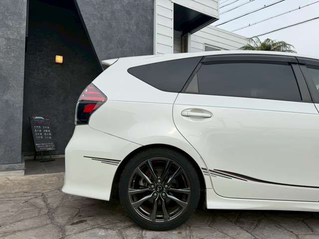 TOYOTA PRIUS ALPHA 2015 Image 31