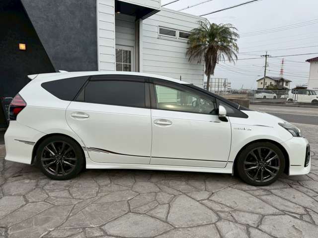 TOYOTA PRIUS ALPHA 2015 Image 31