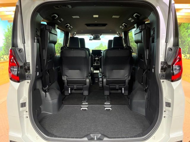 TOYOTA NOAH HYBRID 2023 Image 31