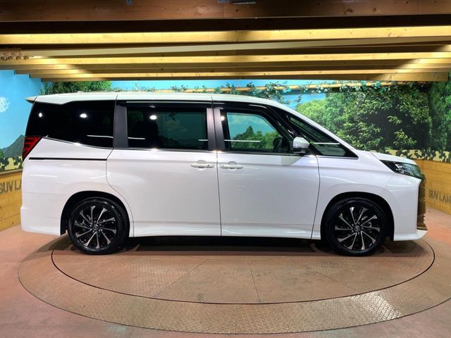 TOYOTA NOAH HYBRID 2023 Image 31