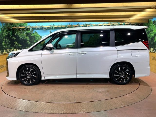 TOYOTA NOAH HYBRID 2023 Image 31