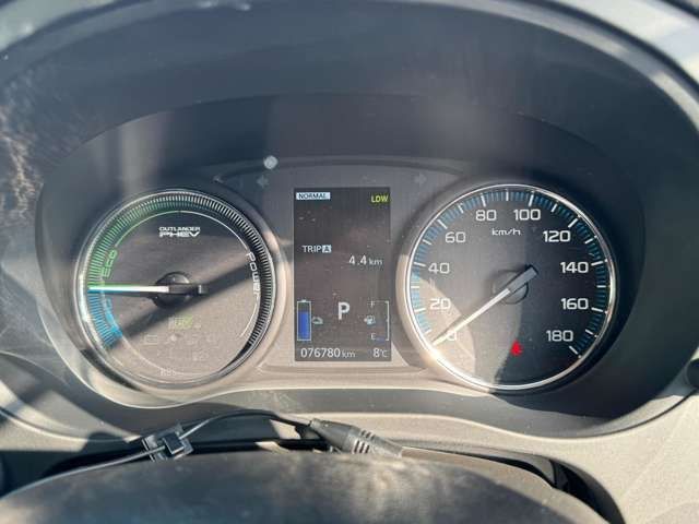 MITSUBISHI OUTLANDER PHEV 2016 Image 31