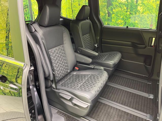 TOYOTA VOXY HYBRID 2023 Image 31