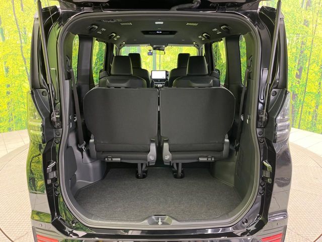 TOYOTA VOXY HYBRID 2023 Image 31