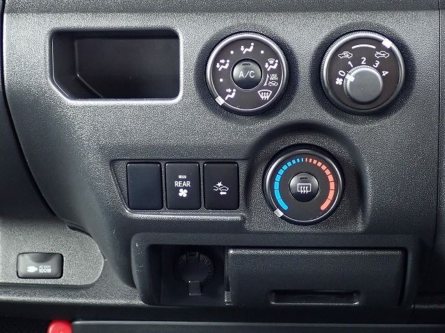 TOYOTA HIACE VAN 1.15T 2WD 2021 Image 31