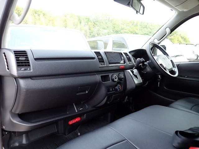 TOYOTA HIACE VAN 1.15T 2WD 2021 Image 31