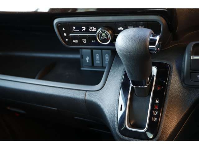 HONDA N BOX CUSTOM 2023 Image 31