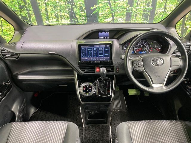 TOYOTA VOXY 2018 Image 31