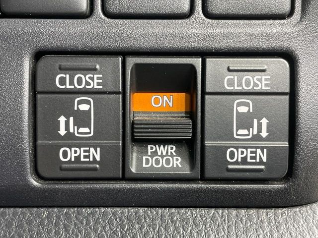 TOYOTA VOXY 2018 Image 31