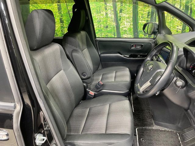 TOYOTA VOXY 2018 Image 31