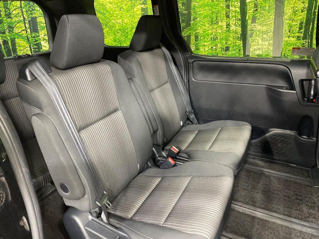 TOYOTA VOXY 2018 Image 31