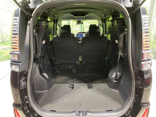 TOYOTA VOXY 2018 Image 31