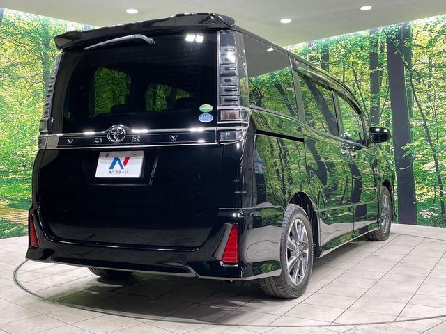 TOYOTA VOXY 2018 Image 31