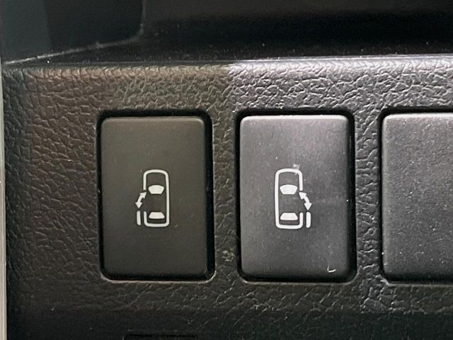 TOYOTA VOXY 2010 Image 31