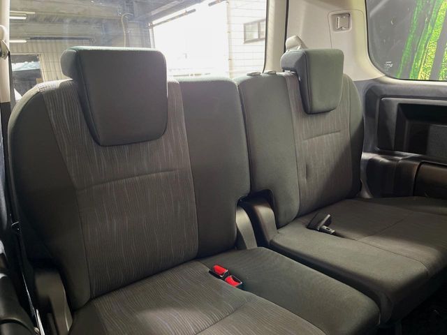 TOYOTA VOXY 2010 Image 31