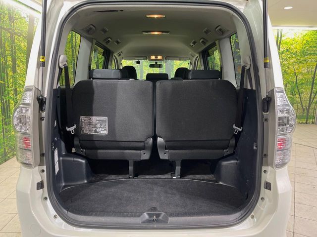 TOYOTA VOXY 2010 Image 31