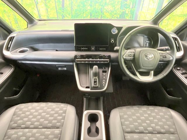 TOYOTA VOXY HYBRID 2023 Image 31