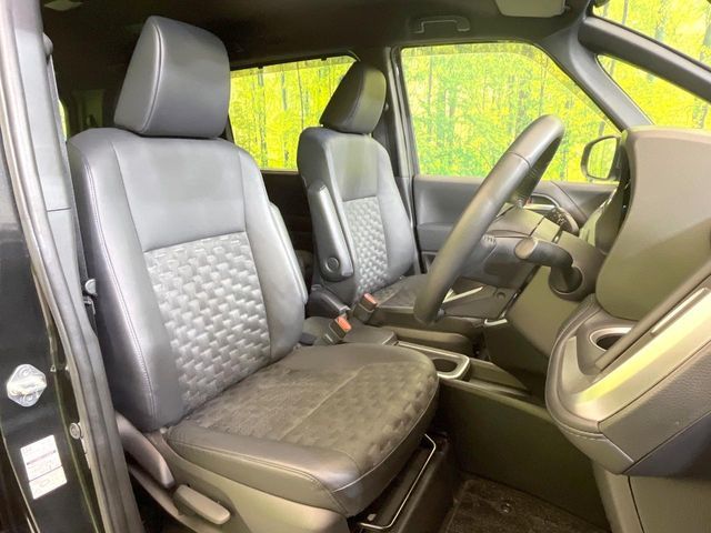 TOYOTA VOXY HYBRID 2023 Image 31