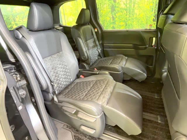 TOYOTA VOXY HYBRID 2023 Image 31