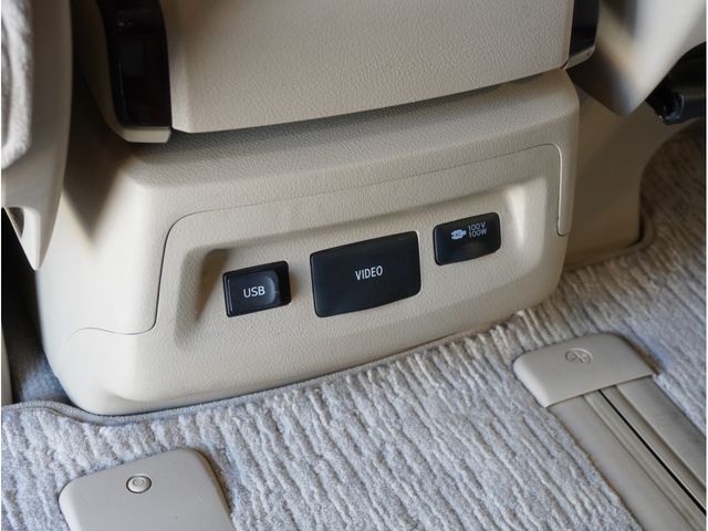 TOYOTA ALPHARD 2013 Image 31