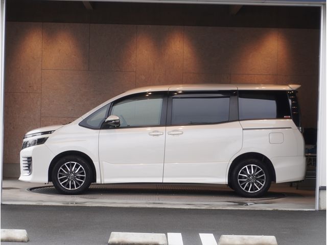 TOYOTA VOXY 2015 Image 31
