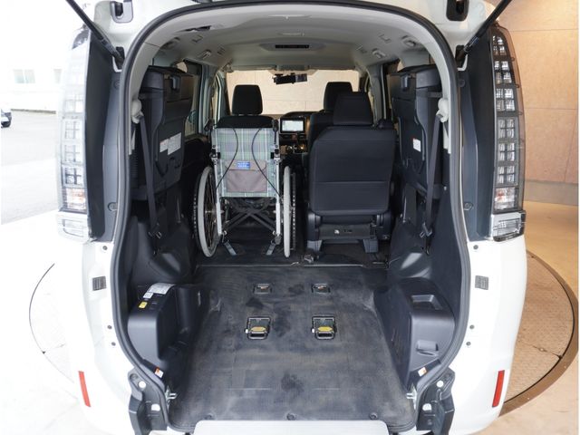 TOYOTA VOXY 2015 Image 31