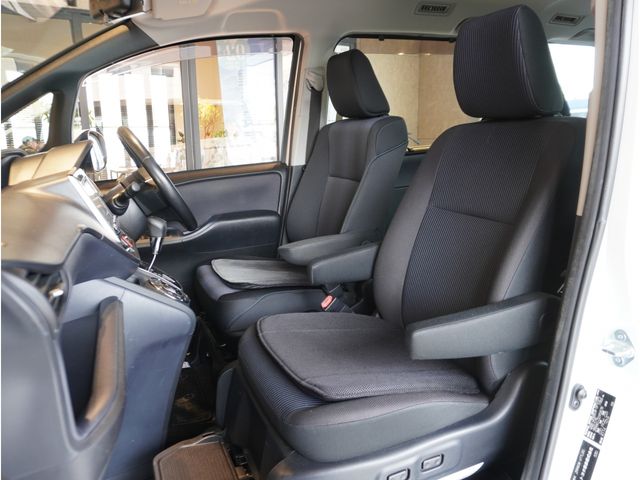 TOYOTA VOXY 2015 Image 31