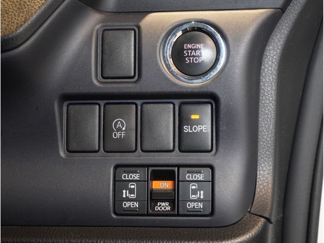 TOYOTA VOXY 2015 Image 31