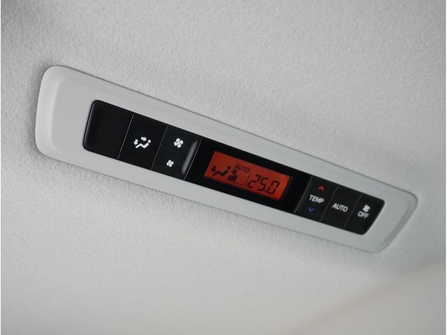 TOYOTA VOXY 2015 Image 31