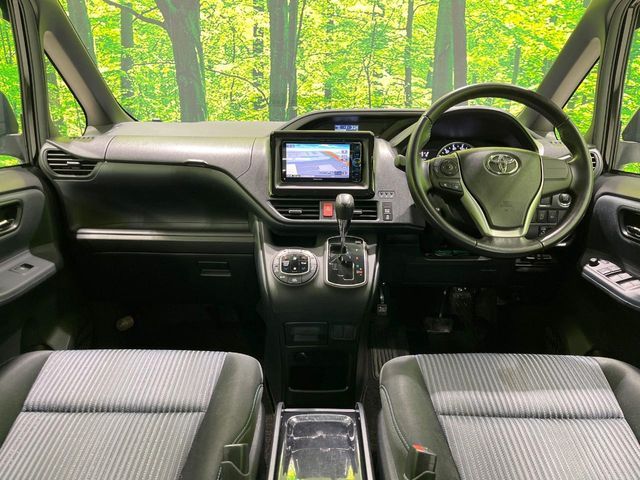 TOYOTA VOXY 2015 Image 31