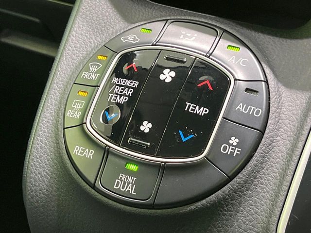 TOYOTA VOXY 2015 Image 31
