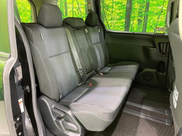 TOYOTA VOXY 2015 Image 31