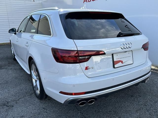 AUDI S4 AVANT 2019 Image 31