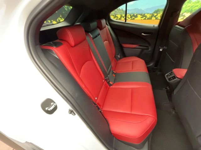 TOYOTA LEXUS UX200 2019 Image 31