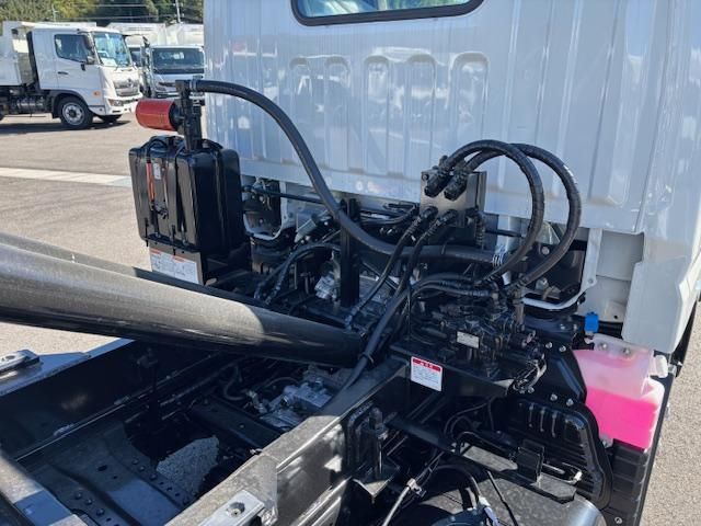 MITSUBISHI CANTER 2025 Image 31