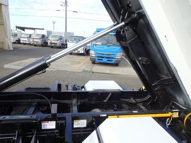 MITSUBISHI CANTER 2025 Image 31